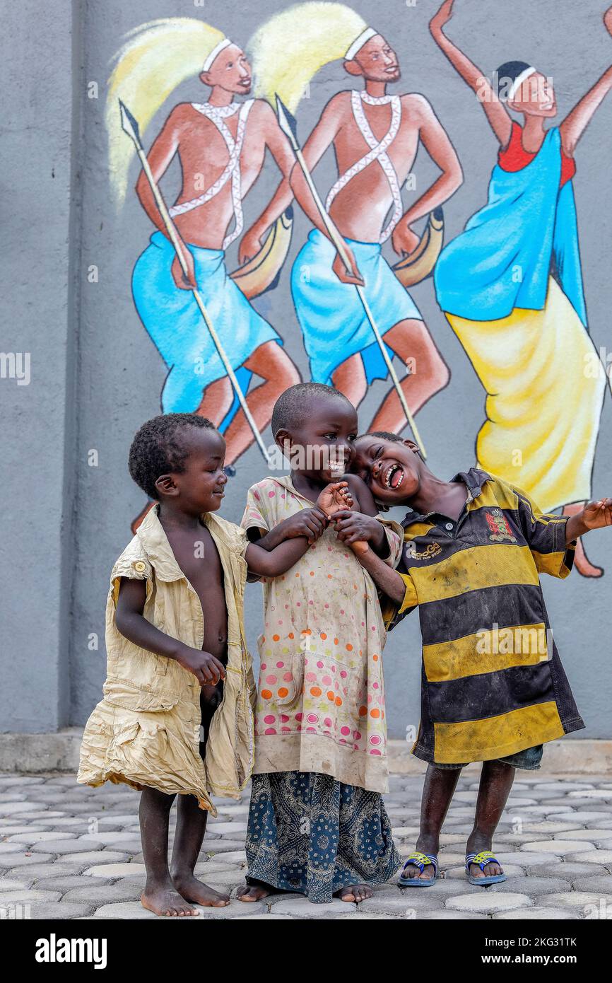 Children laughing hi-res stock photography and images - Alamy