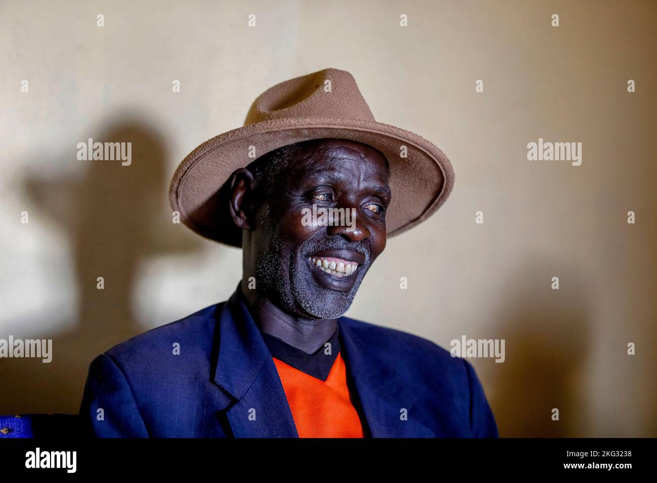 Homme rwandais hi-res stock photography and images - Alamy