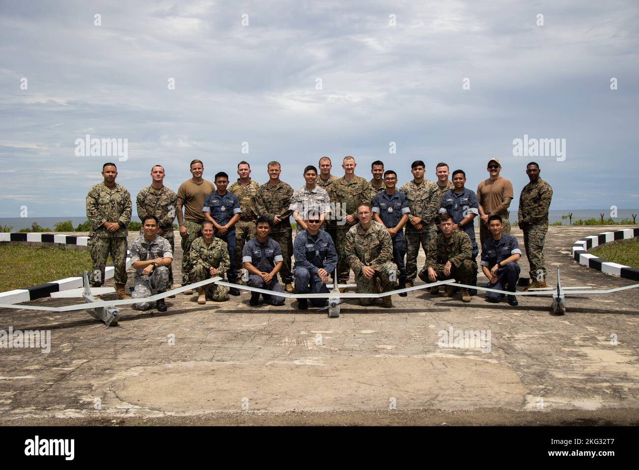 Royal Brunei Armed Forces And U.S. Service Members Pose For A Group ...