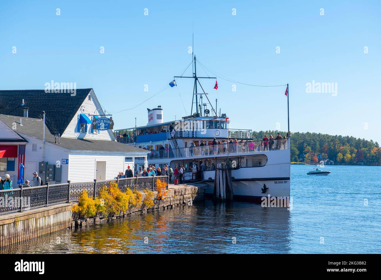 Cruise on lake winnipesaukee hi-res stock photography and images - Alamy