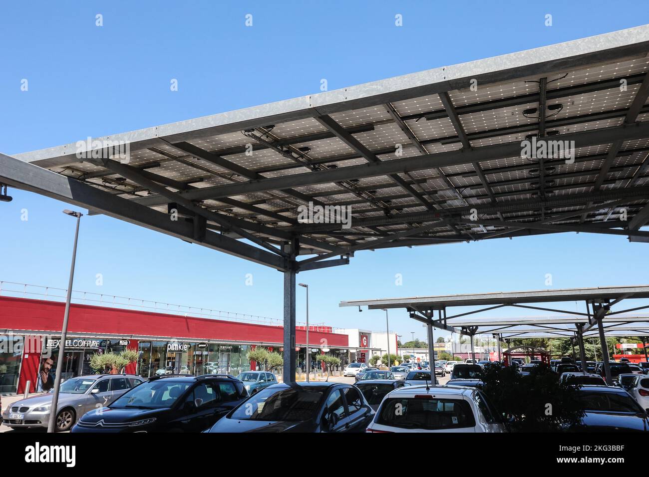 A hypermarket parking lot 100% solar - E.Leclerc, Carcassone