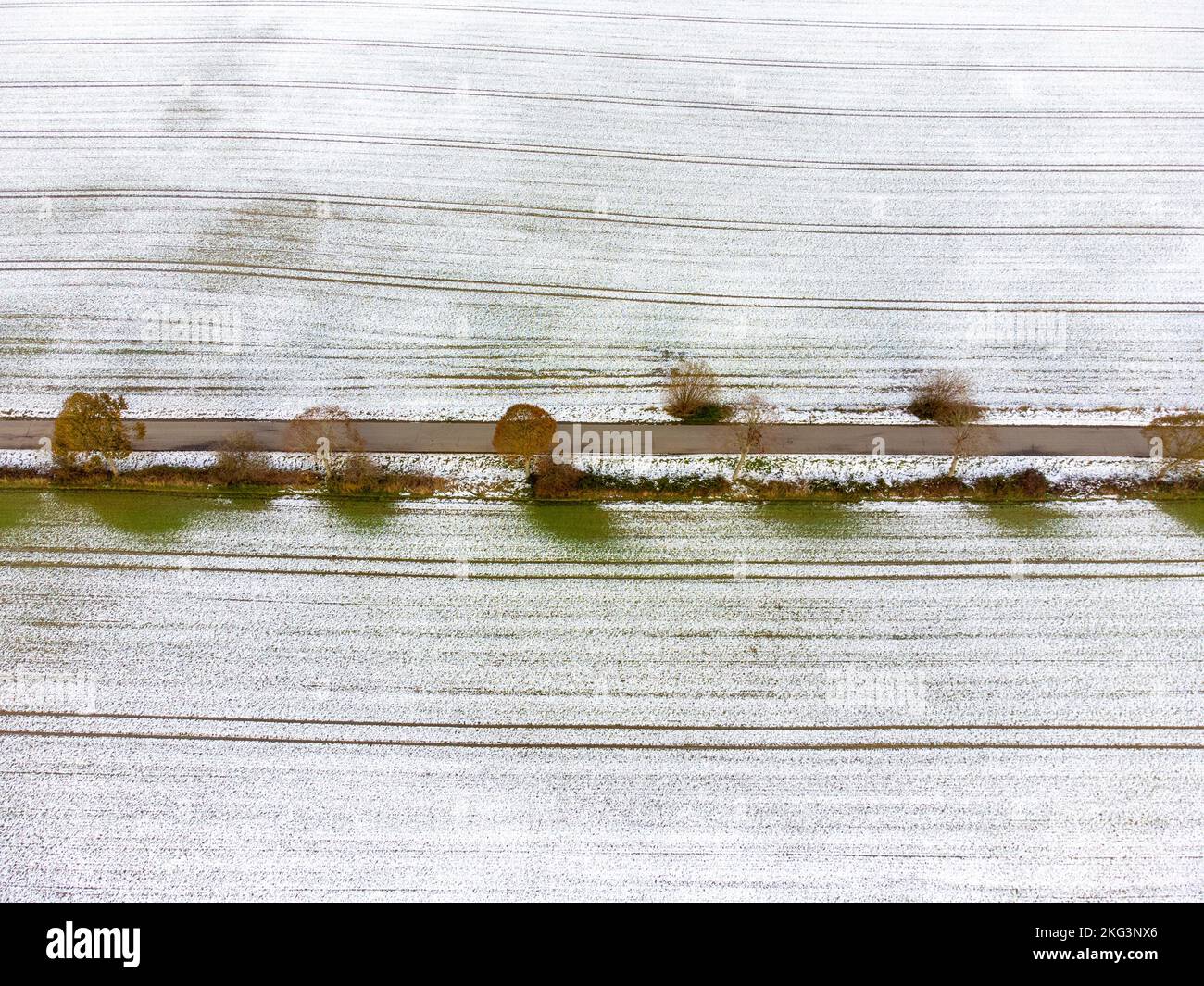 Drohnenfoto einer Landstraße im Winter, Schleswig-Holstein Stock Photo