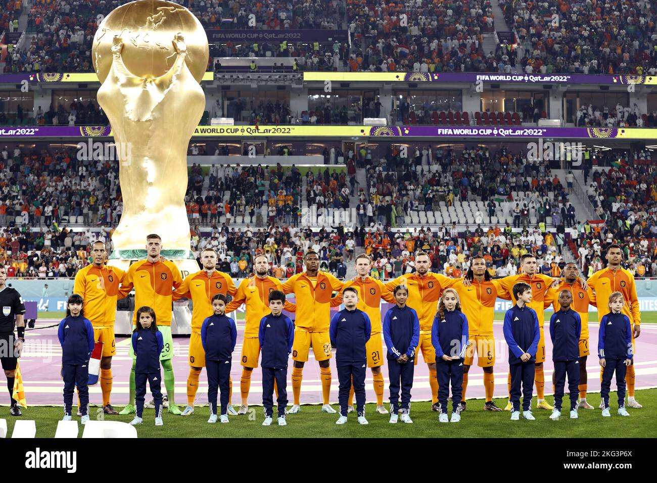 Doha, Qatar. 21st Nov, 2022. DOHA - (lr) Virgil van Dijk of Holland, Holland goalkeeper Andries Noppert, Matthijs de Ligt of Holland, Daley Blind of Holland, Denzel Dumfries of Holland, Frenkie de Jong of Holland, Vincent Janssen of Holland, Nathan Ake of Holland, Steven Berghuis of Holland, Steven Bergwijn of Holland, Cody Gakpo of Holland during the FIFA World Cup Qatar 2022 group A match between Senegal and the Netherlands at Al Thumama Stadium on November 21, 2022 in Doha, Qatar. ANP MAURICE VAN STONE Credit: ANP/Alamy Live News Stock Photo