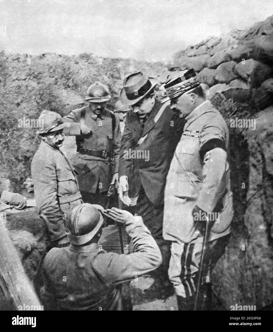 WW1 - 14/18 - Prime Minister Paul PAINLEVE (1863-1933) and General Louis Felix FRANCHET D'ESPEREY (1856-1942) in a trench Stock Photo