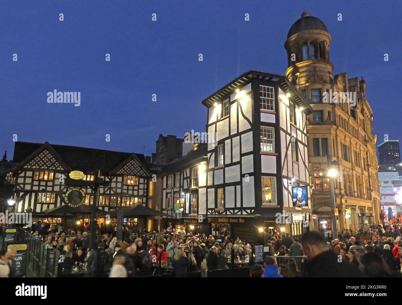 The Old Wellington Inn and Sinclairs Oyster House,at dusk, 4 Cathedral Gates,Manchester, Greater Manchester, M3 1SW Stock Photo