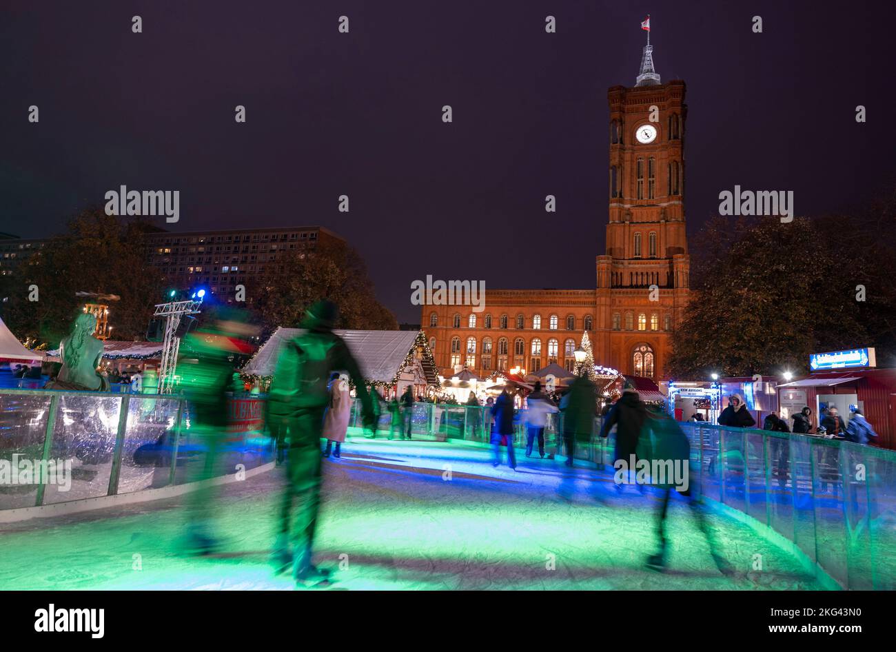Berlin, Germany. 21st Nov, 2022. Numerous people skate on an ice rink