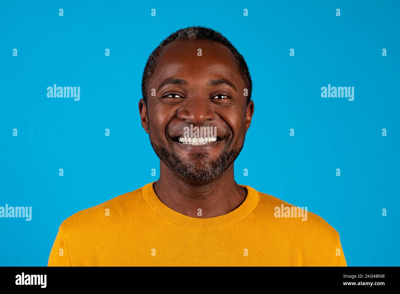 Black man smiling hi-res stock photography and images - Alamy
