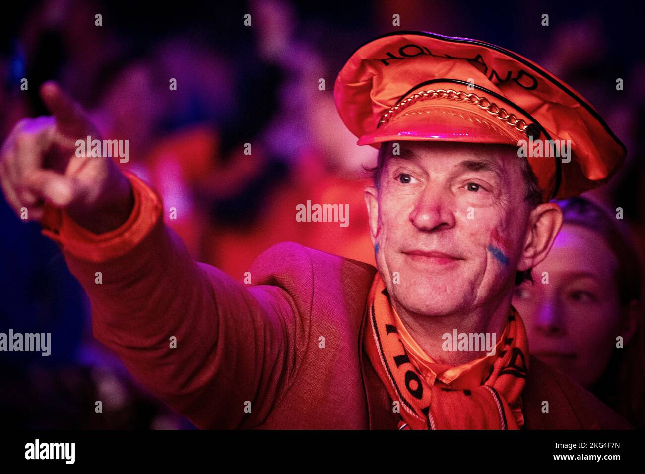 amsterdam-orange-fans-in-the-house-of-orange-in-afas-live-the