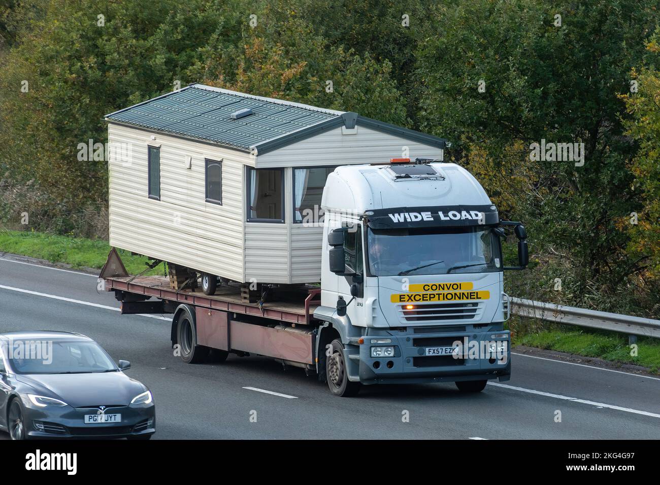 HGV transporting a mobile home along the M3 motorway, wide load, England, UK Stock Photo