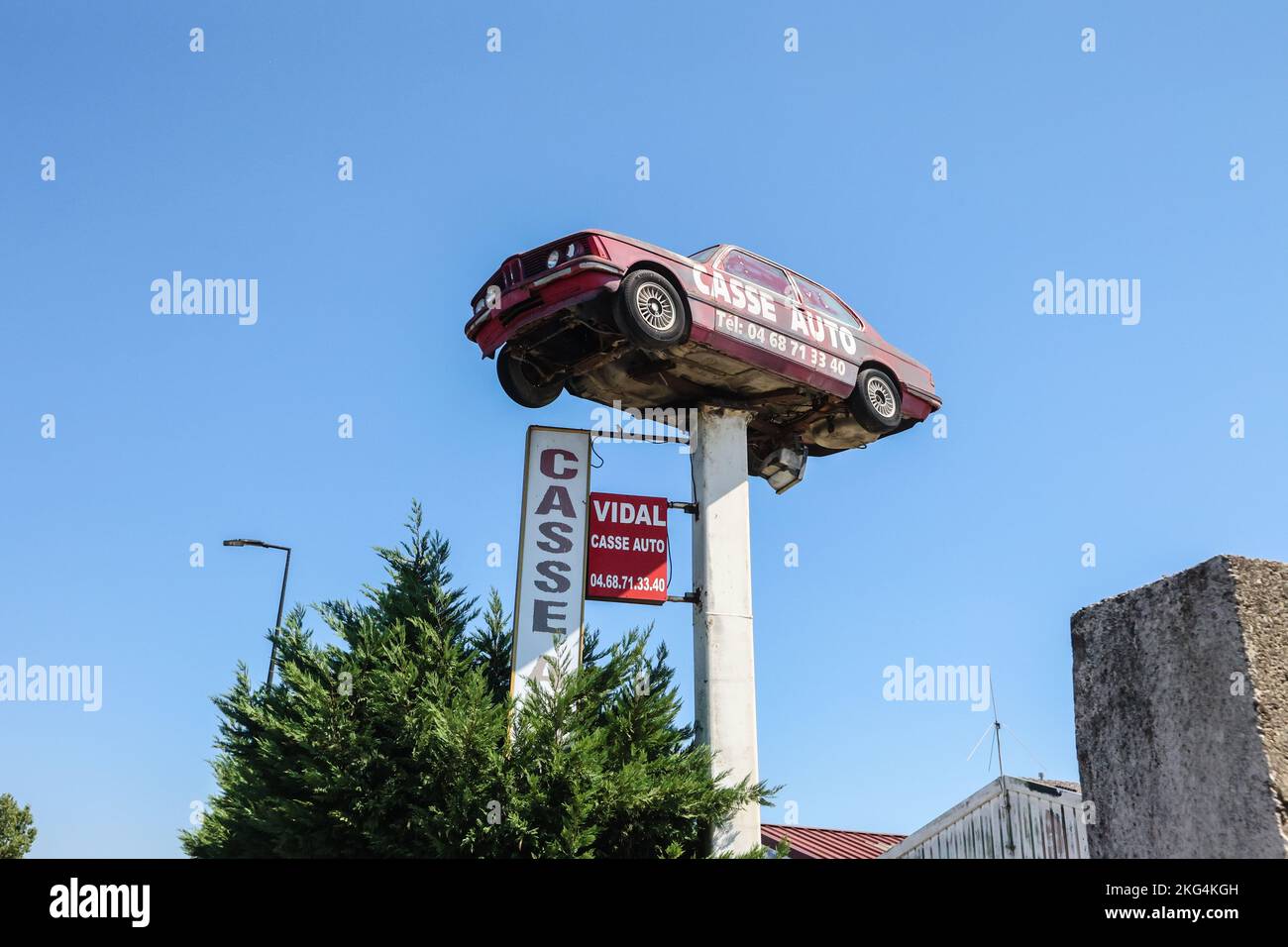 Life size,old,car,used,to,advertise,ad,advertisement,for,a,Car,Auto  shop,in,at,Carcassonne,Aude,Occitanie,south of  France,France,French,Europe,European,August,summer Stock Photo - Alamy