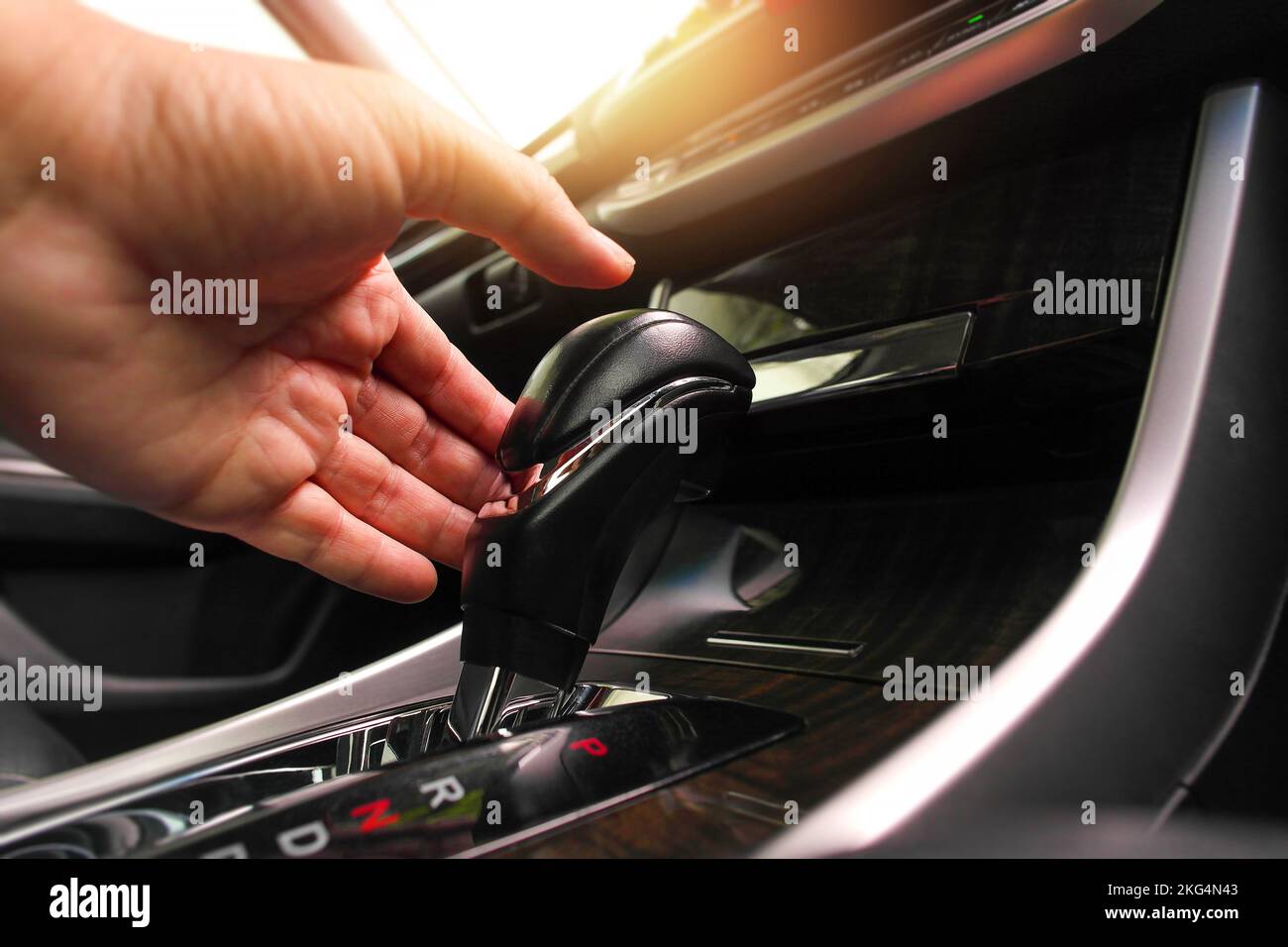 The driver hand is putting the gear lever to change the automatic gear