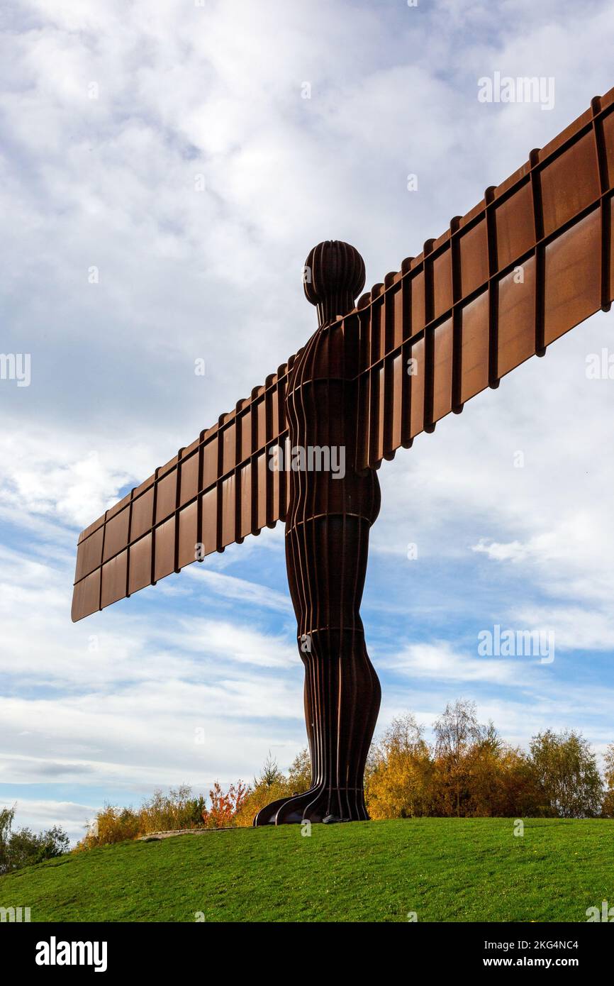 Angel Of The North sculpture by Anthony Gormley, Gateshead, Newcastle ...