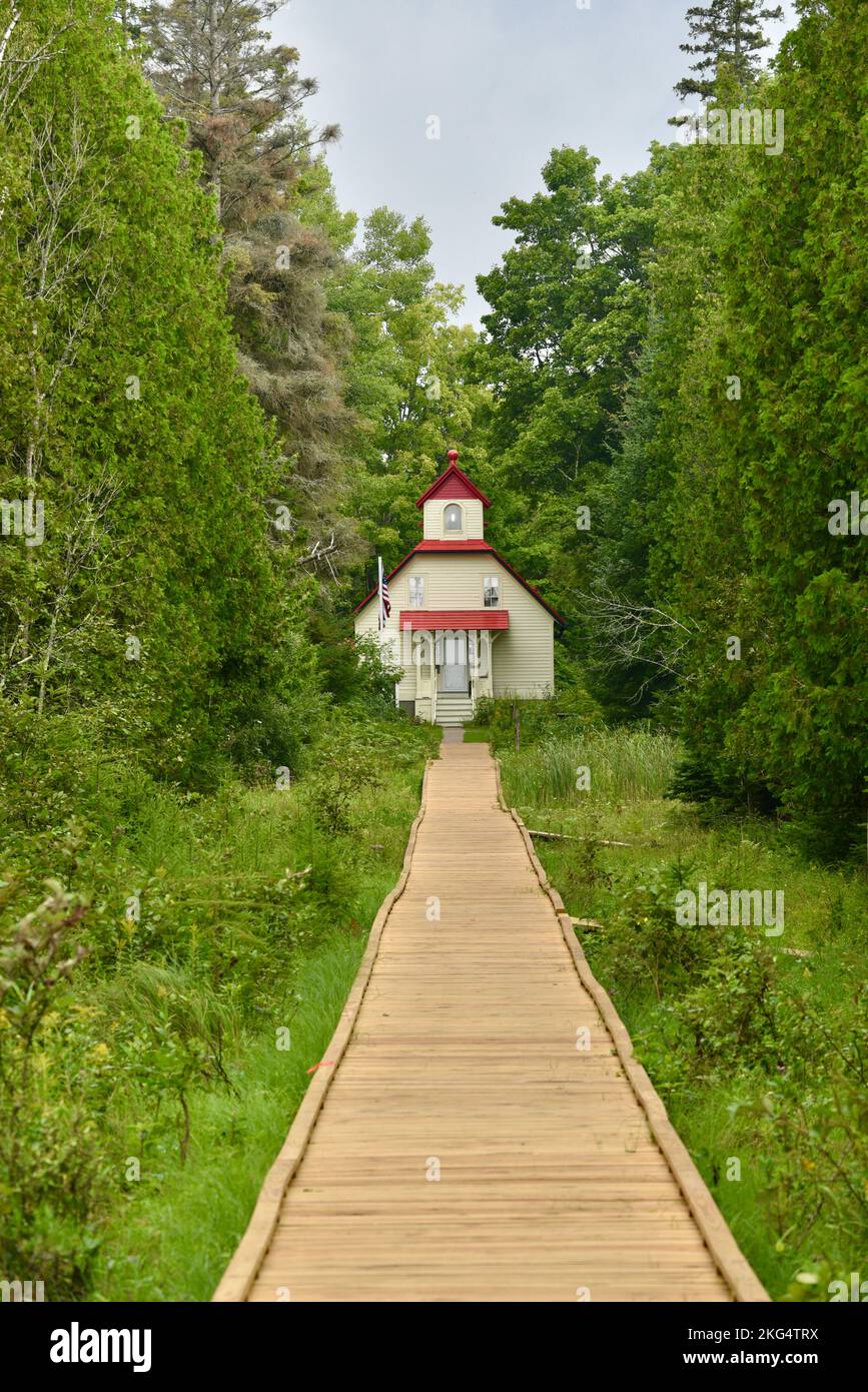 Historic Upper Range Light (lighthouse) to help guide boat navigation at The Ridges Sanctuary, Door County, Baileys Harbor, Wisconsin, USA Stock Photo
