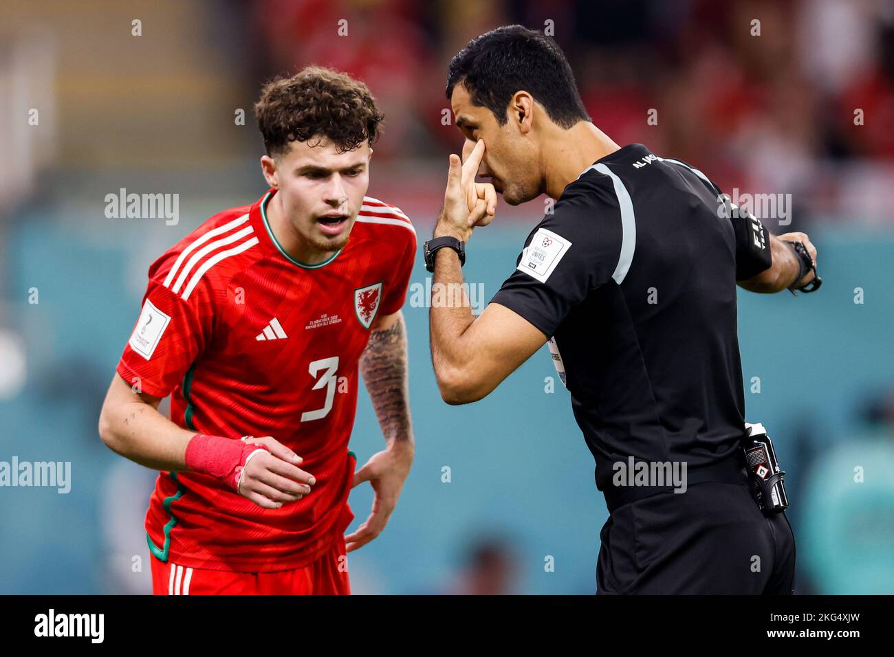 Al-Rayyan, Qatar. 21st Nov, 2022. Al Rayyan, Qatar. 21st Nov, 2022. AL-RAYYAN, AR - 21.11.2022: USA VS WALES - Referee Abdulrahman Al Jassim argues with WILLIAMS Neco during a match between the United States and Wales, valid for the group stage of the World Cup, held at the Ahmed bin Ali Stadium in Al-Rayyan, Qatar. (Photo: Marcelo Machado de Melo/Fotoarena) Credit: Foto Arena LTDA/Alamy Live News Credit: Foto Arena LTDA/Alamy Live News Credit: Foto Arena LTDA/Alamy Live News Stock Photo