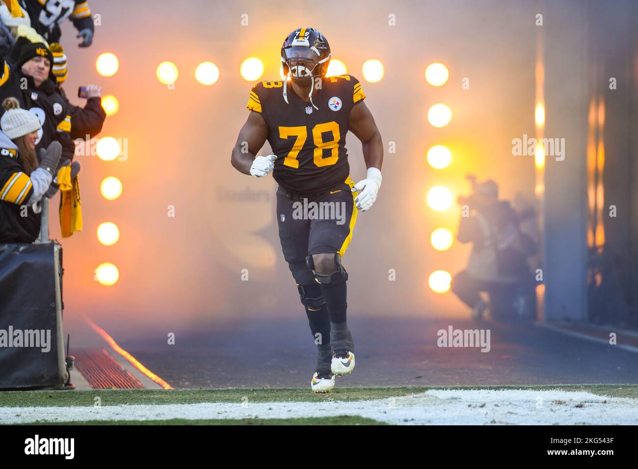 Pittsburgh Steelers guard James Daniels (78) lines up for a play during an  NFL football game against the Cleveland Browns, Thursday, Sept. 22, 2022,  in Cleveland. (AP Photo/Kirk Irwin Stock Photo - Alamy