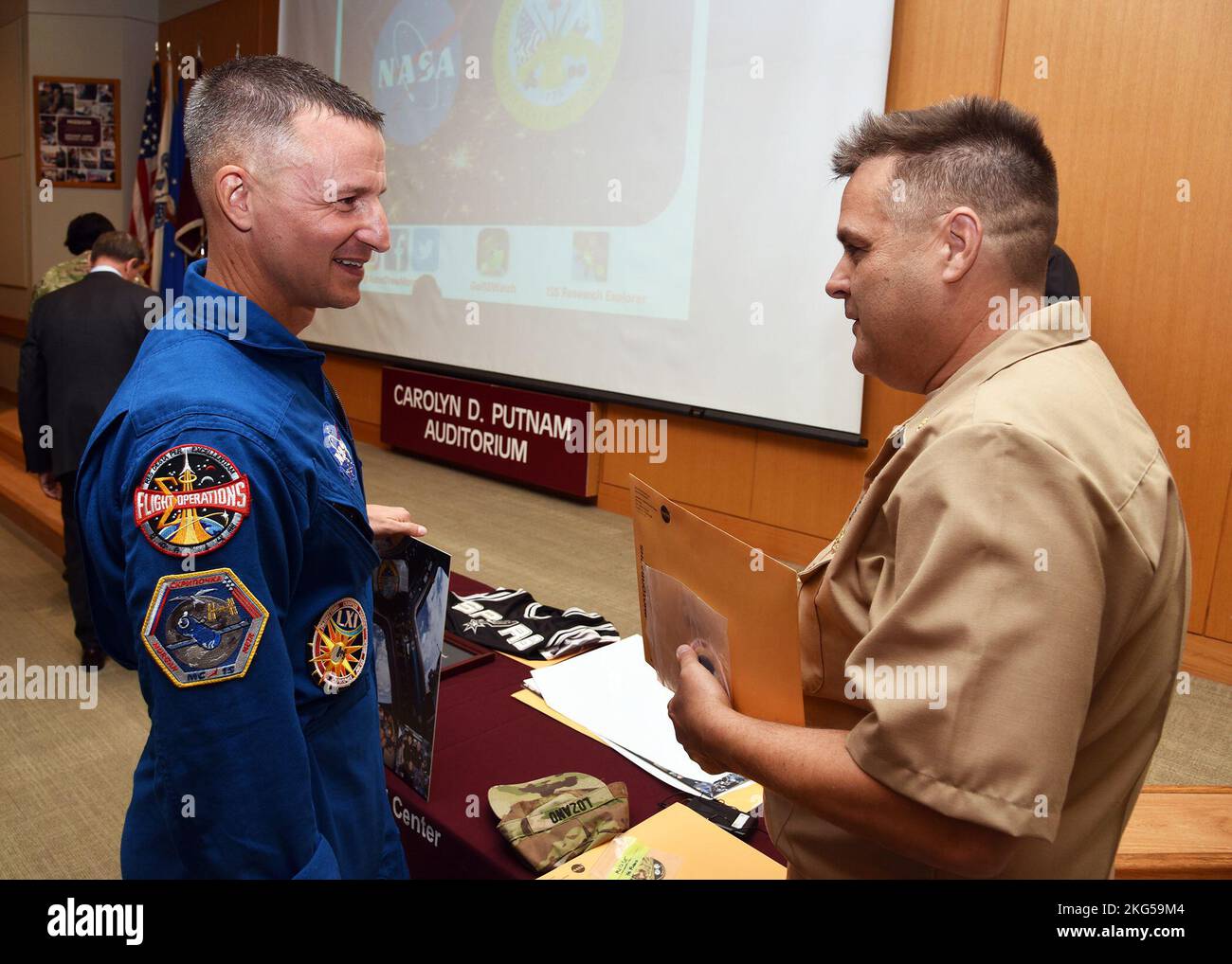 JOINT BASE SAN ANTONIO-FORT SAM HOUSTON – (Oct. 31, 2022) – U.S. Navy Capt. Ewell Hollis (right), executive officer of Naval Medical Research Unit (NAMRU) San Antonio speaks with NASA Astronaut, U.S. Army Col. Andrew Morgan after the return of items Morgan had carried to the International Space Station (ISS) during a presentation ceremony held at the Brooke Army Medical Center’s Putnam Auditorium. Morgan, the first Army physician in space, launched from the Baikonur Cosmodrome, Kazakhstan, to the ISS aboard a Soyuz (Union) MS-13 spacecraft on July 20, 2019. During his time aboard the space sta Stock Photo