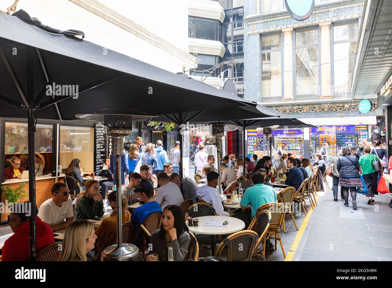Melbourne laneway cafes and bars and food and drink,degraves street Melbourne city centre