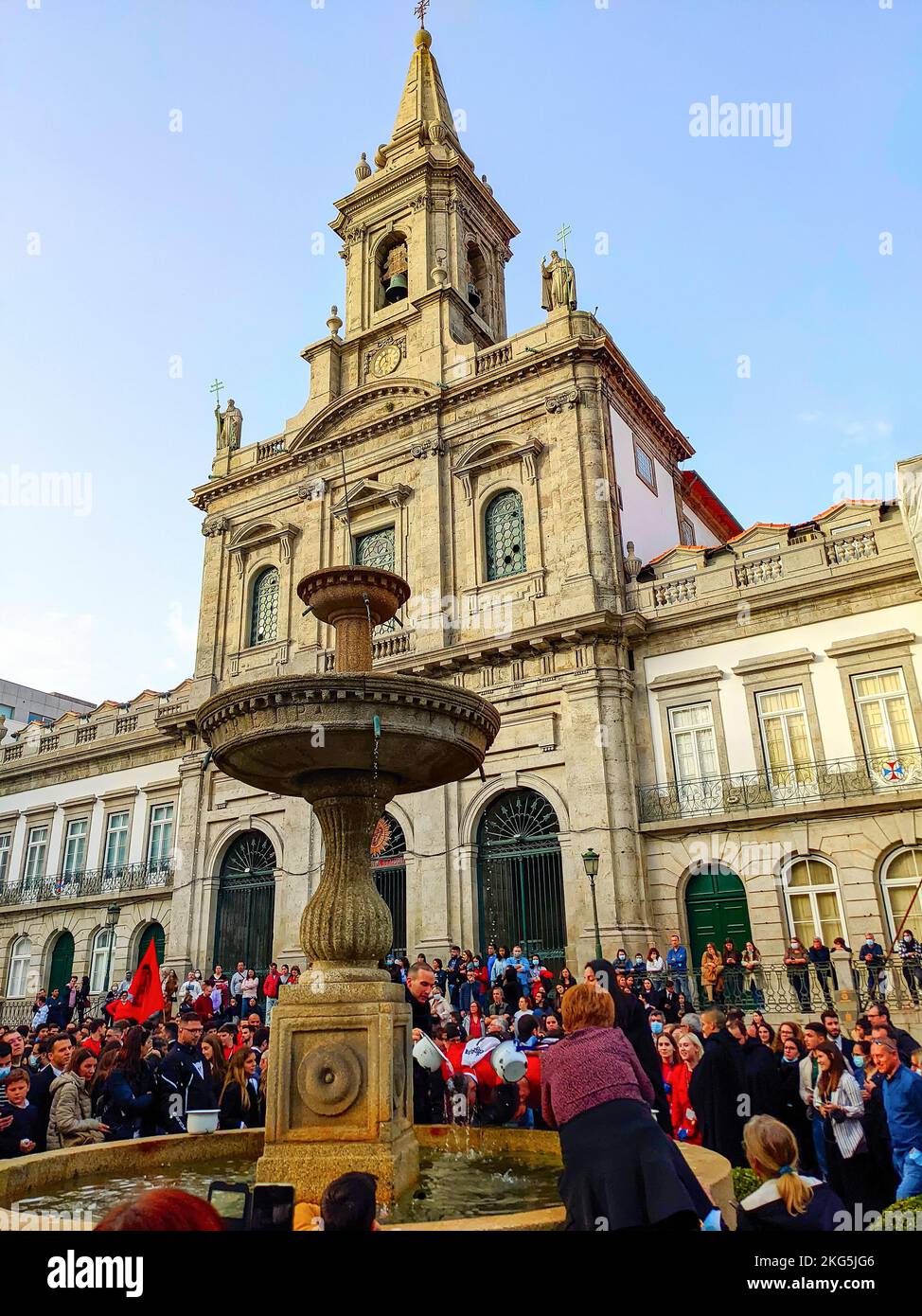 PORTO, PORTUGAL - MARCH 27, 2022: One of tradititional ceremonies of local students at Trindad square near fountain Stock Photo