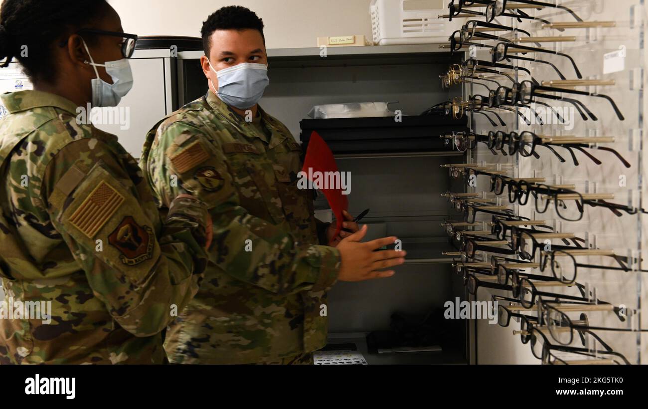 U.S. Air Force Senior Airman Kyree Honore, 509th Medical Group, Optometry Technician assists an Airman pick out new glasses at Whiteman Air Force Base, Missouri, October 5, 2022. Tricare provides two free pairs of glasses to active duty Airmen annually. Stock Photo