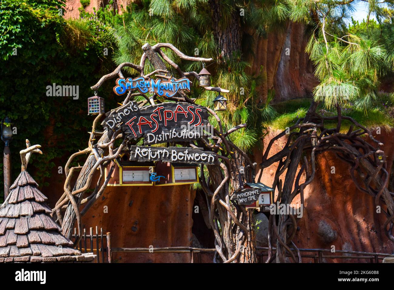Splash mountain disney sign hires stock photography and images Alamy