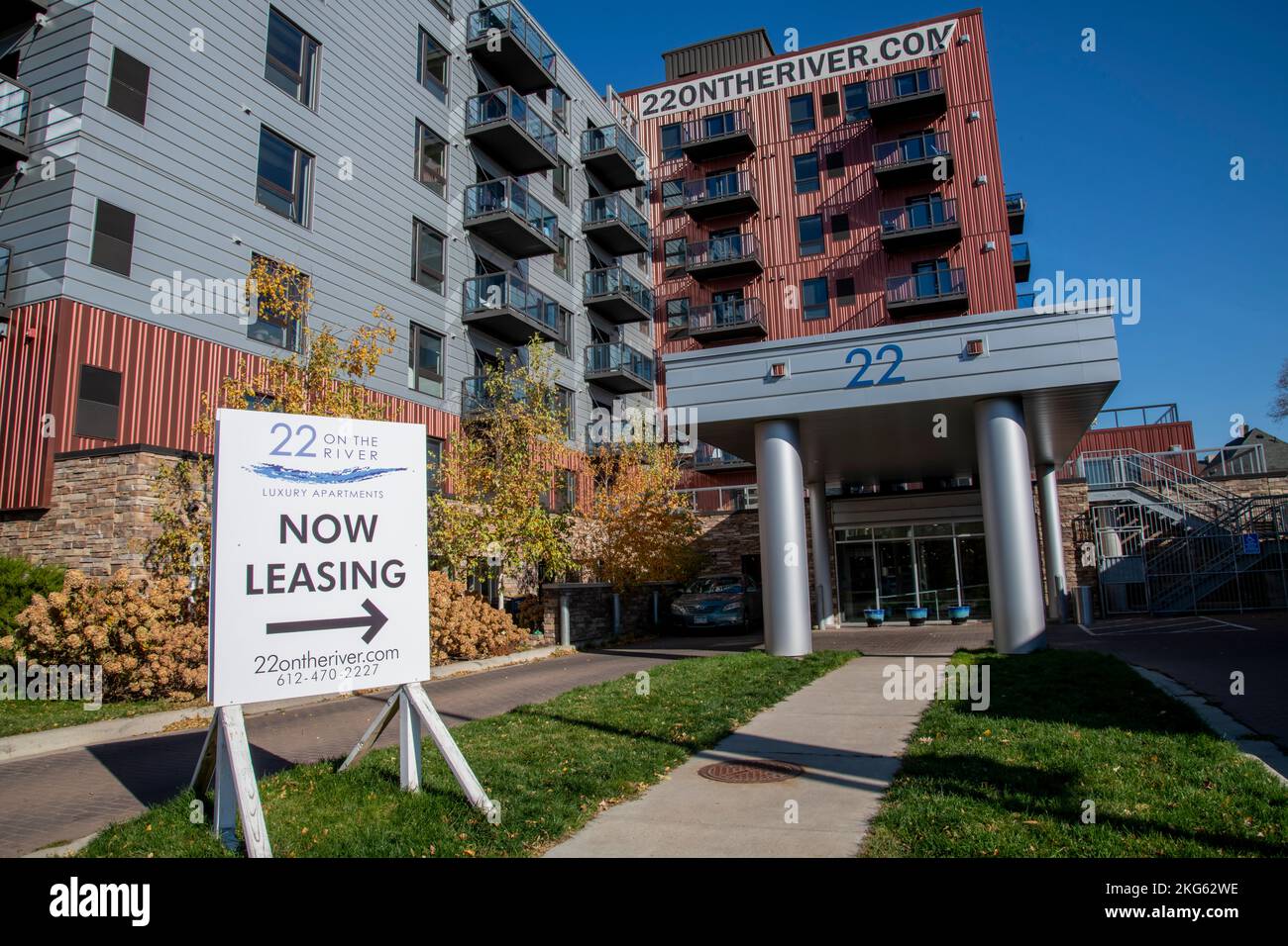 Minneapolis, Minnesota. Luxury apartments for lease on the river Stock