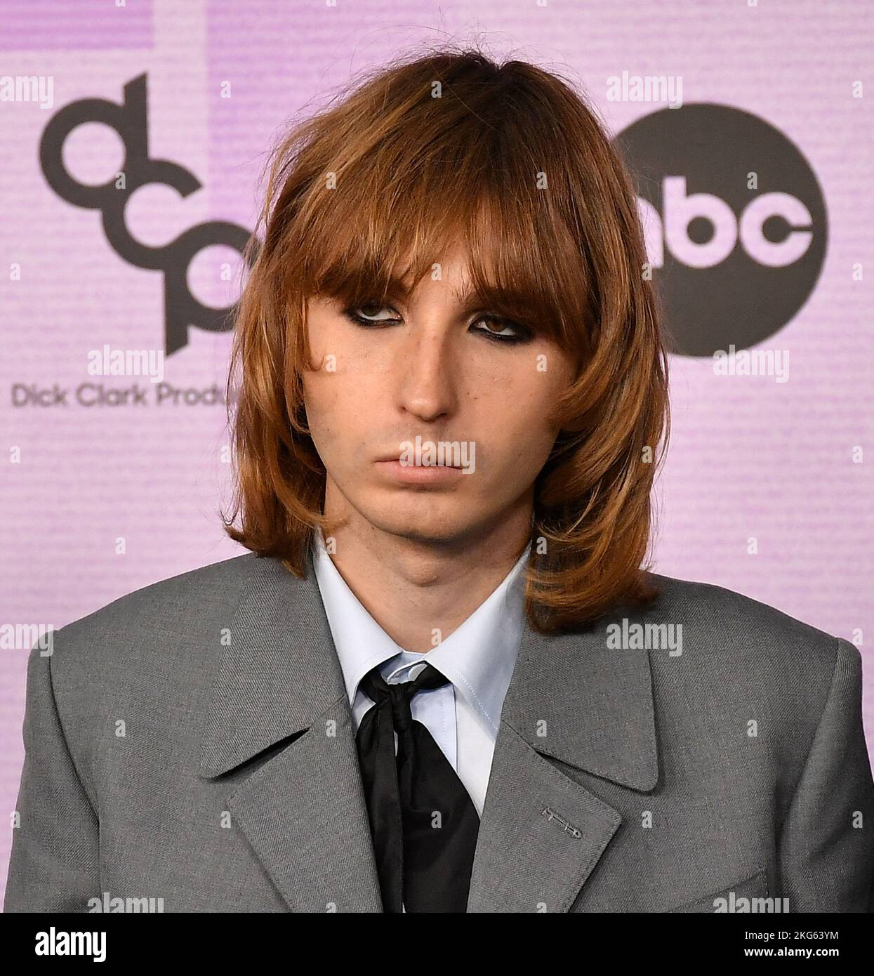 Thomas Raggi of Måneskin attends the 2022 American Music Awards at ...