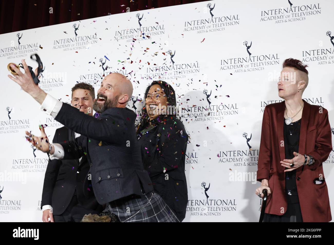 Fitnes klubida yalangoch fotosuratlar