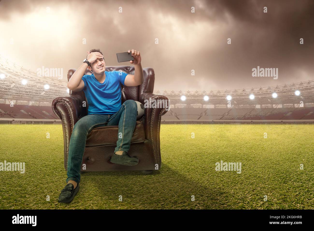 Watching game from stadium hi-res stock photography and images - Page 3 -  Alamy