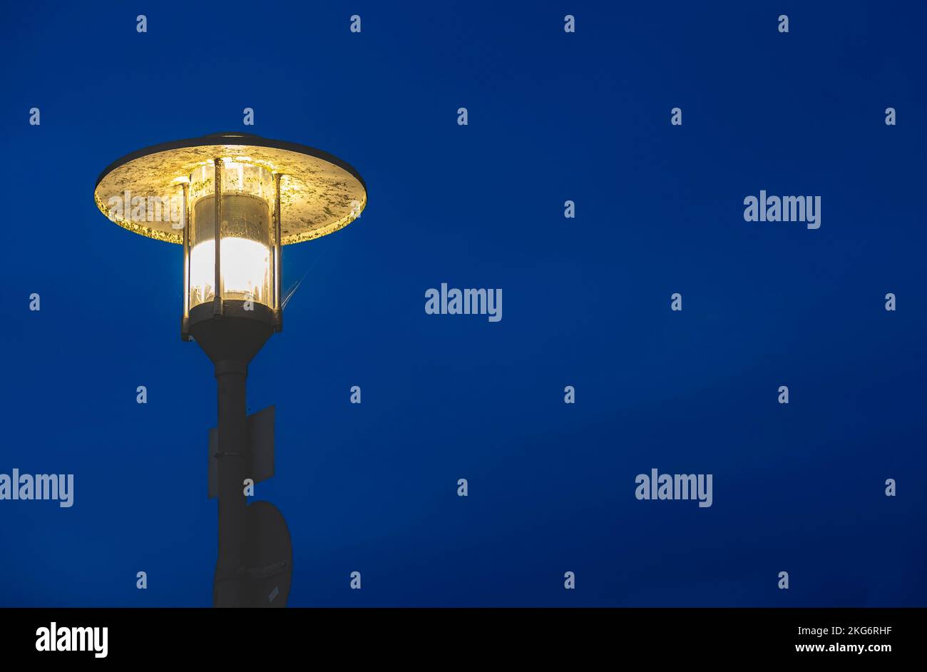 Highway road light night tree hi-res stock photography and images - Alamy