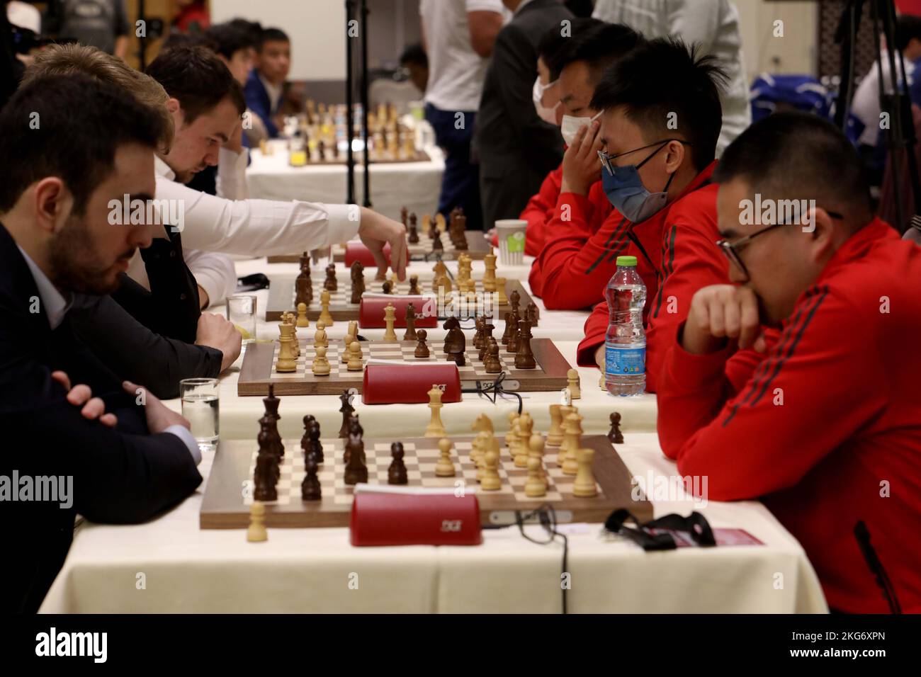 Viswanathan Anand (R, India) and Vladimir Kramnik (L, Russia) seen during  their first World Championship match at the 'Bundeskunsthalle' in Bonn,  Germany, 14 October 2008. The World Championship title will be awarded