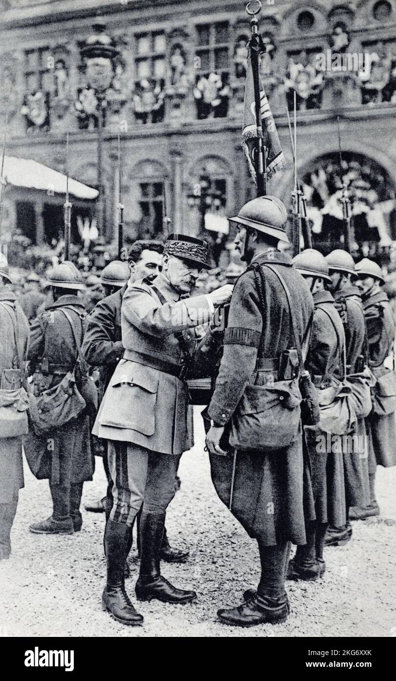 Victory Day celebrations outside the Paris City Hall on 13th July 1919 - Marshal Foch presents a medal to a French soldier. Stock Photo