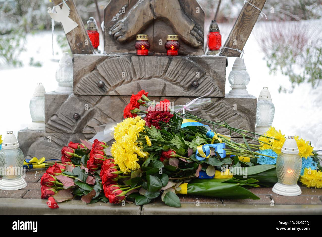 Non Exclusive KYIV, UKRAINE NOVEMBER 21, 2022 Flowers and vigil lanterns are pictured at