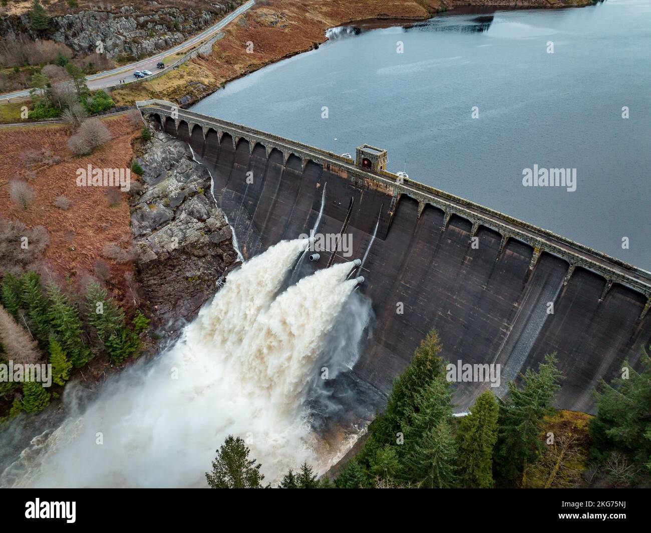 Hydroelectric Gravity Dam Pumping Water Stock Photo Alamy