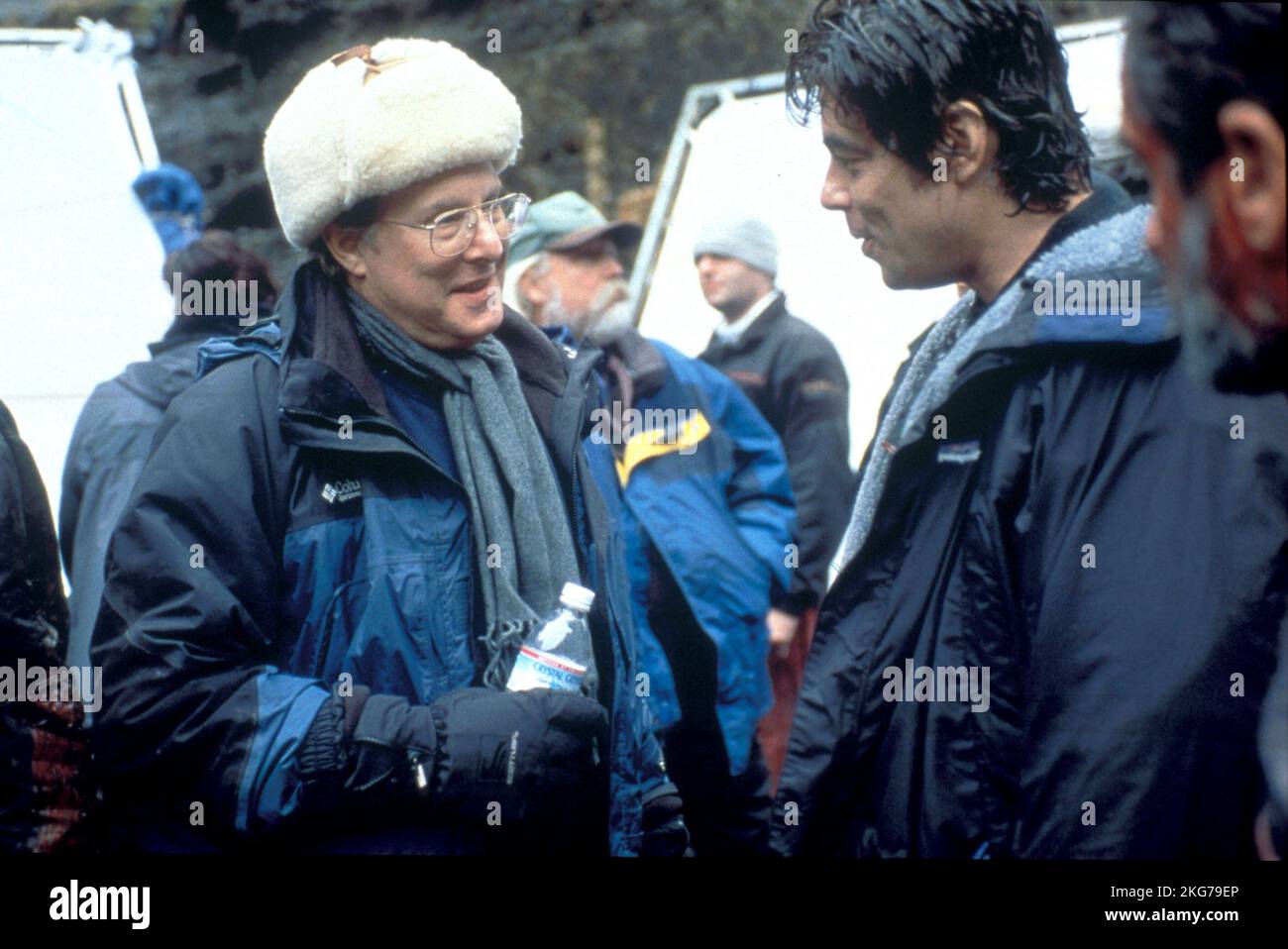 Benicio Del Toro, William Friedkin sur le tournage on the set du film 'Traqué', 'The Hunted' (2003) usa Directed by William Friedkin Stock Photo