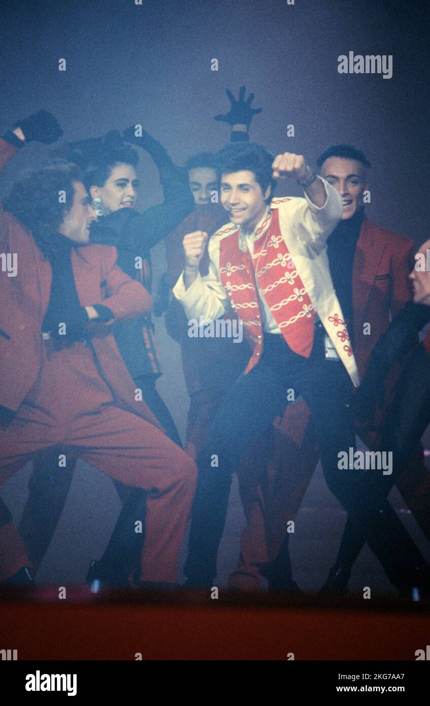 Jean-Luc Lahaye and the dancers of the Rheda ballets on the set of the TV show 'Lahaye d'honneur' on 16 October 1987 on TF1 Stock Photo