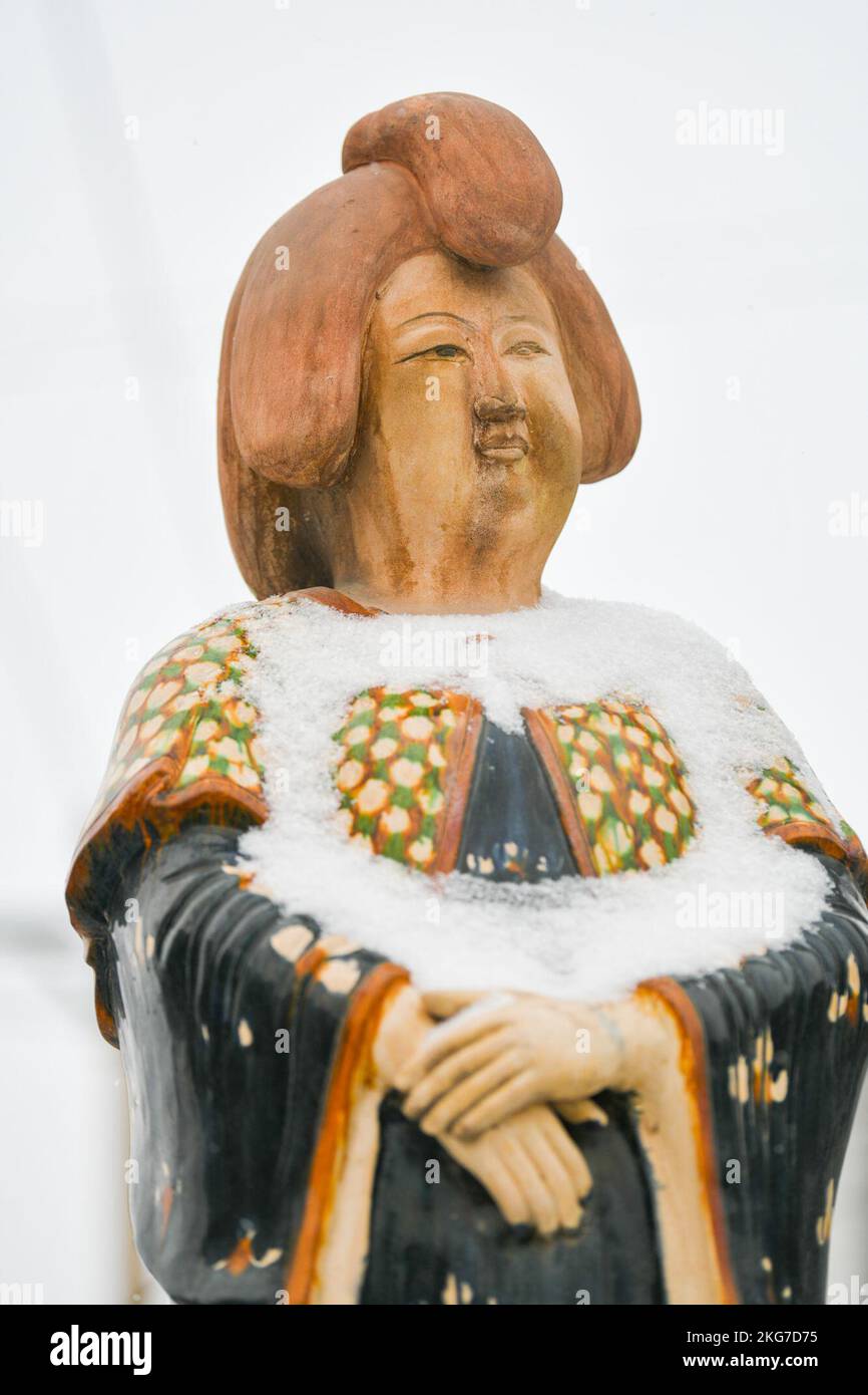 The tri-colored pottery statues of the Tang Dynasty were covered by ...