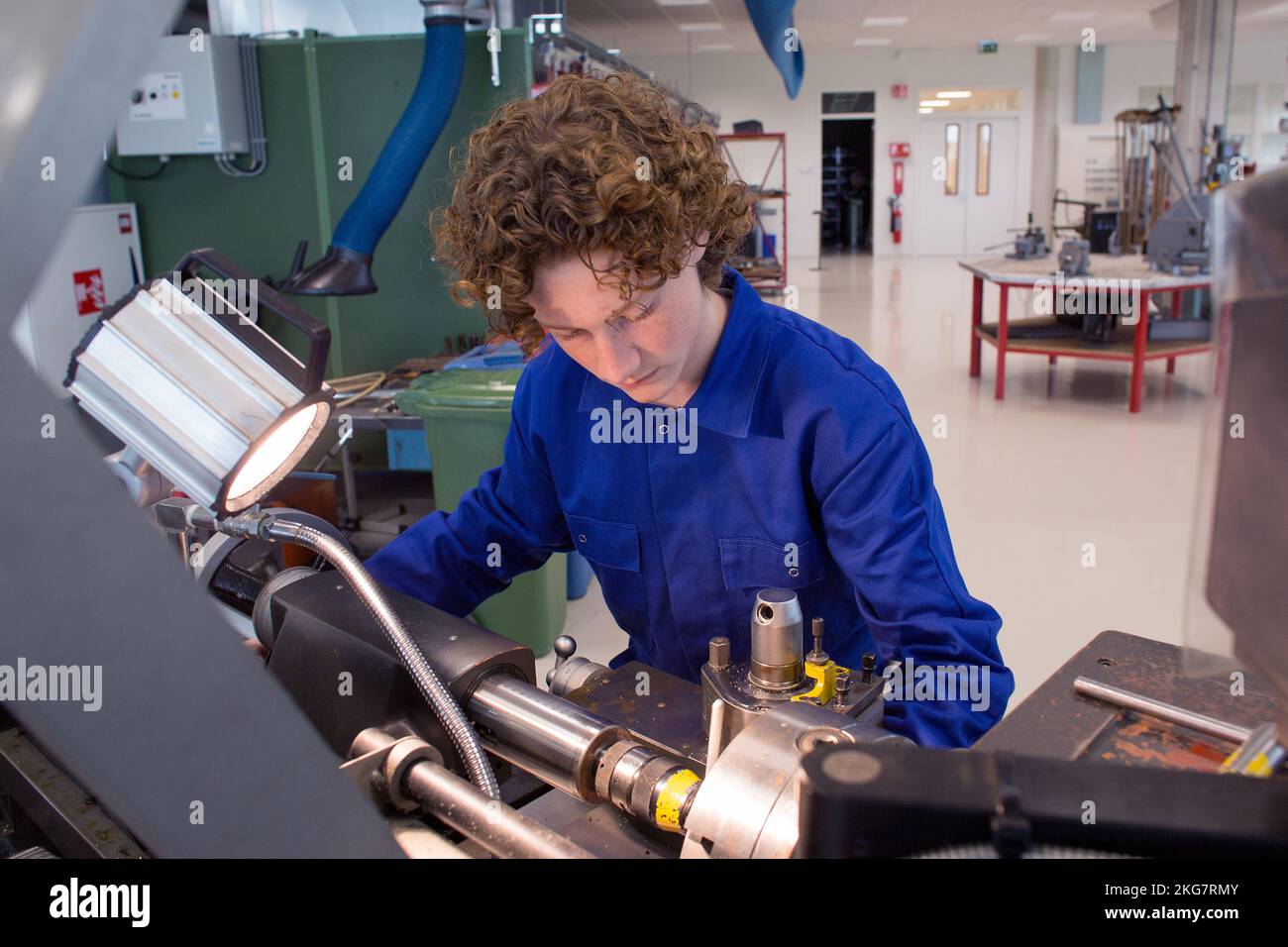 secondary school student working with a lathe. 2018 holland. vvbvanbree fotografie Stock Photo