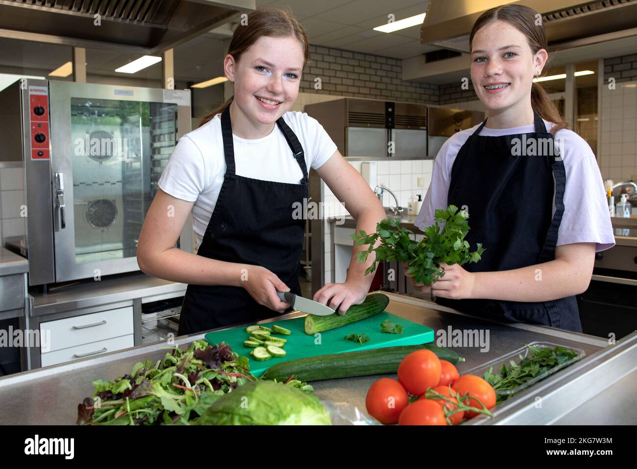 Students working in the school kitchen on a secondary school. Duiven Holland 2022. vvbvanbree fotografie. Stock Photo