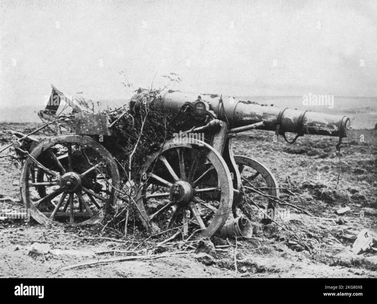 A vintage photo dated 10th August 1916 of a Russian built Russian Obukhov 152mm Fortress Gun M1877 captured by the German army and reused on the Western Front during the battle of the Somme near Mametz Wood during World War One. Stock Photo