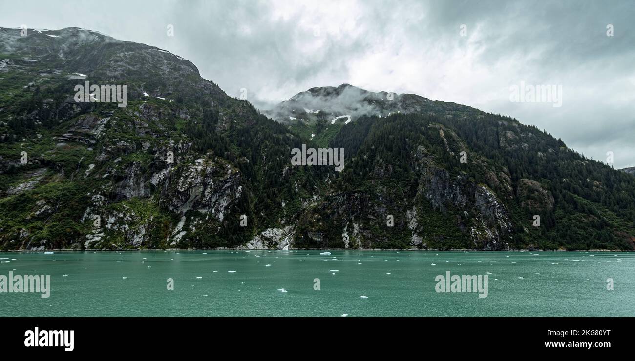 An aerial view of lake surrounded by greenery mountains Stock Photo - Alamy