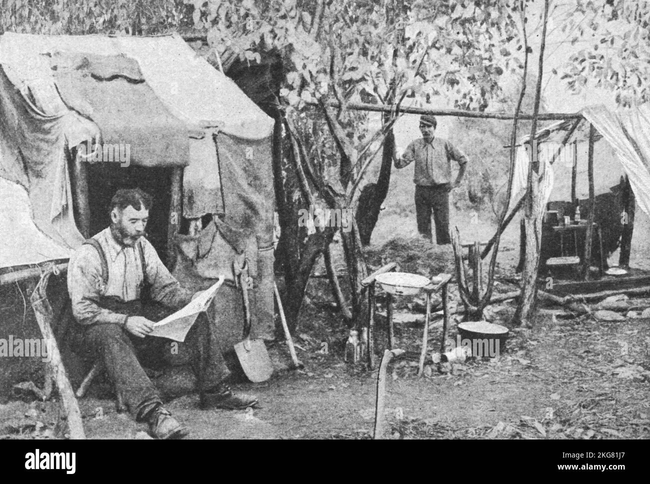 Vintage photo circa 1900 showing a gold prospectors camp in the bush of Western Australia and the primitive conditions they endured during prospecting for gold Stock Photo