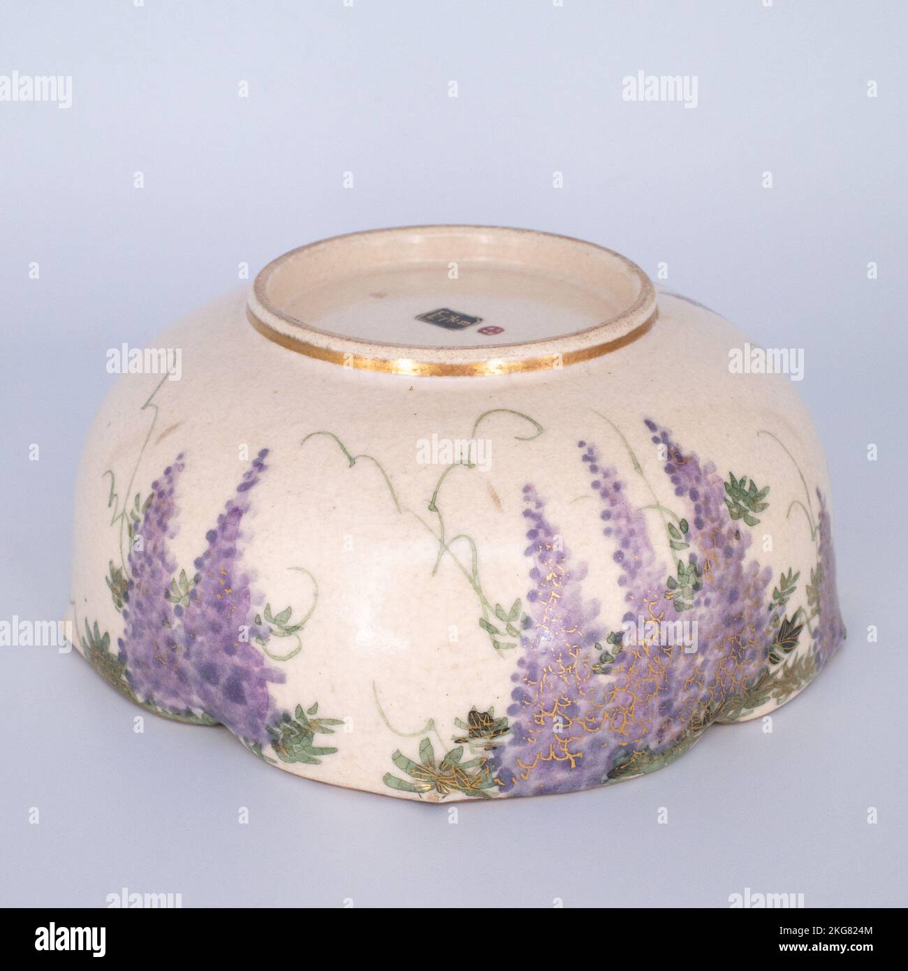 Antique Japanese Satsuma Pottery Bowl With Shaped Rim. Nikkozan 日光山