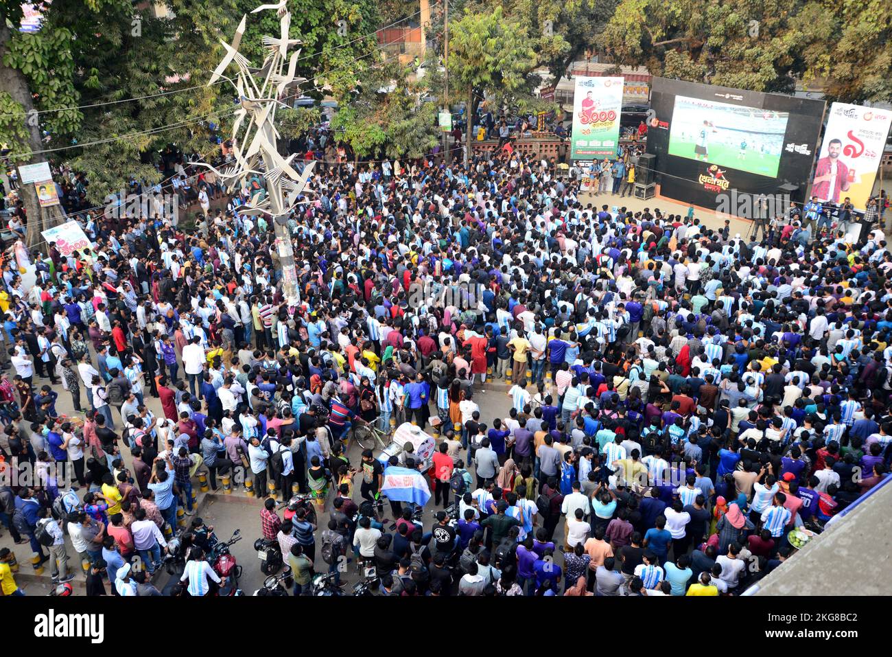 Dhaka, Bangladesh. 22nd Nov, 2022. Football fans watch the Qatar 2022