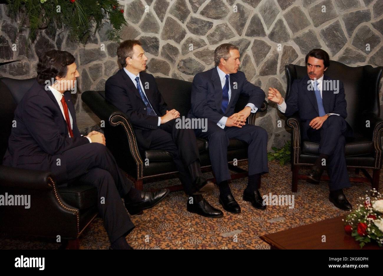 LAJES FIELD, THE AZORES - 16 March 2003 - US President George W Bush (centre right) visits the Azores for a one-day emergency summit with Portuguese P Stock Photo