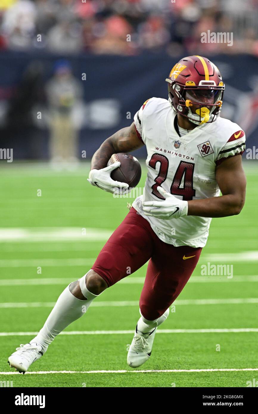 Washington Commanders running back Antonio Gibson warms up before an NFL  football game against the Houston Texans Sunday, Nov. 20, 2022, in Houston.  (AP Photo/David J. Phillip Stock Photo - Alamy