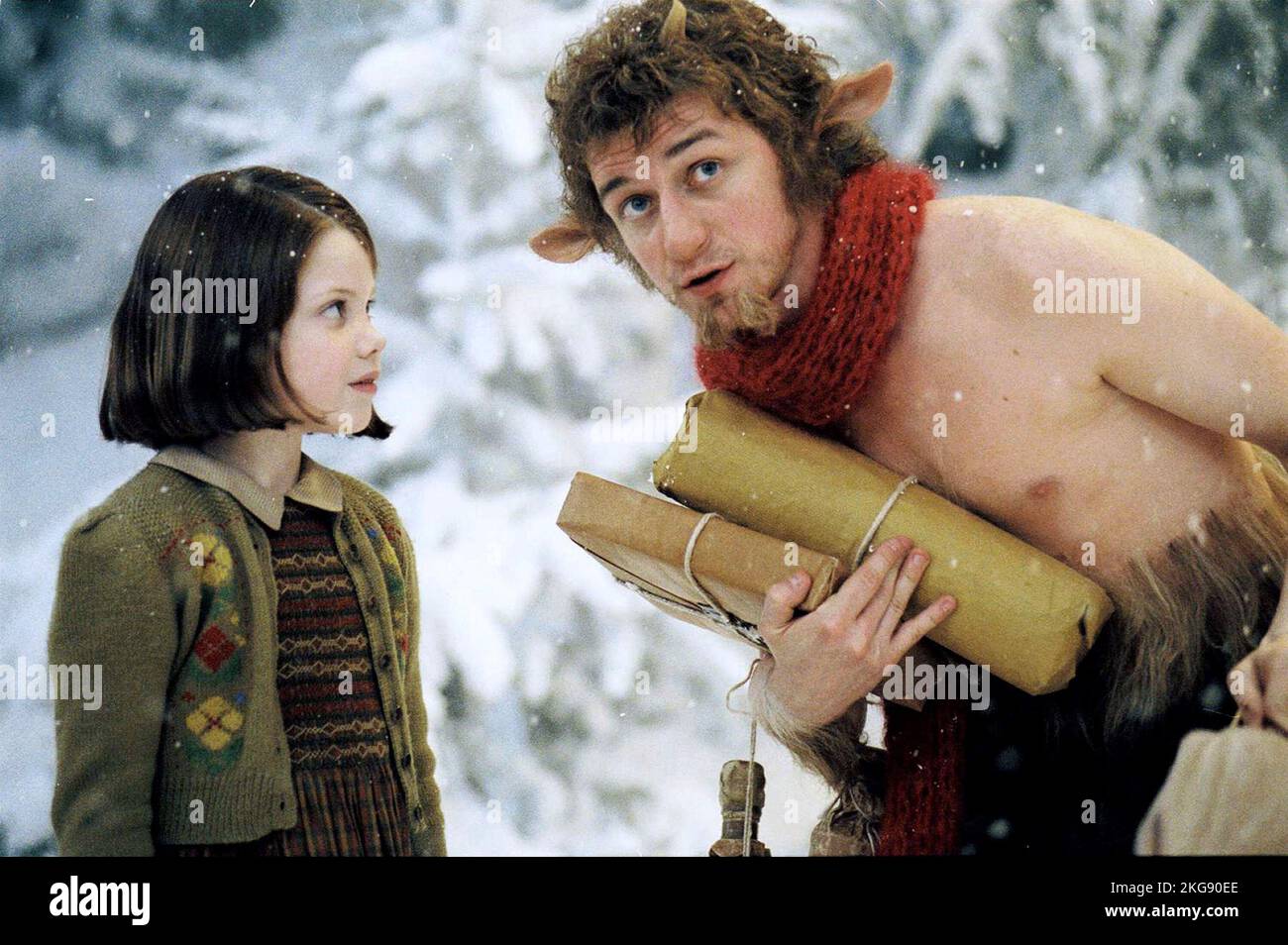 The Chronicles of Narnia: The Lion, the Witch and the Wardrobe  Georgie Henley & James McAvoy Stock Photo