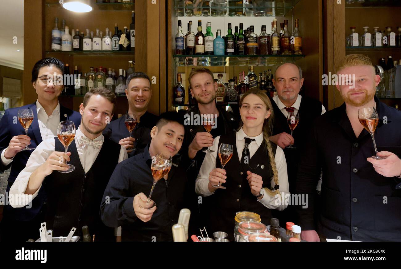 Heiligendamm, Germany. 22nd Nov, 2022. After presenting their drink to