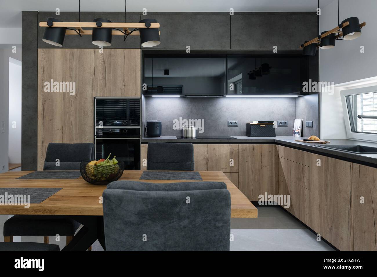 Combination of black and wood in modern kitchen with built in