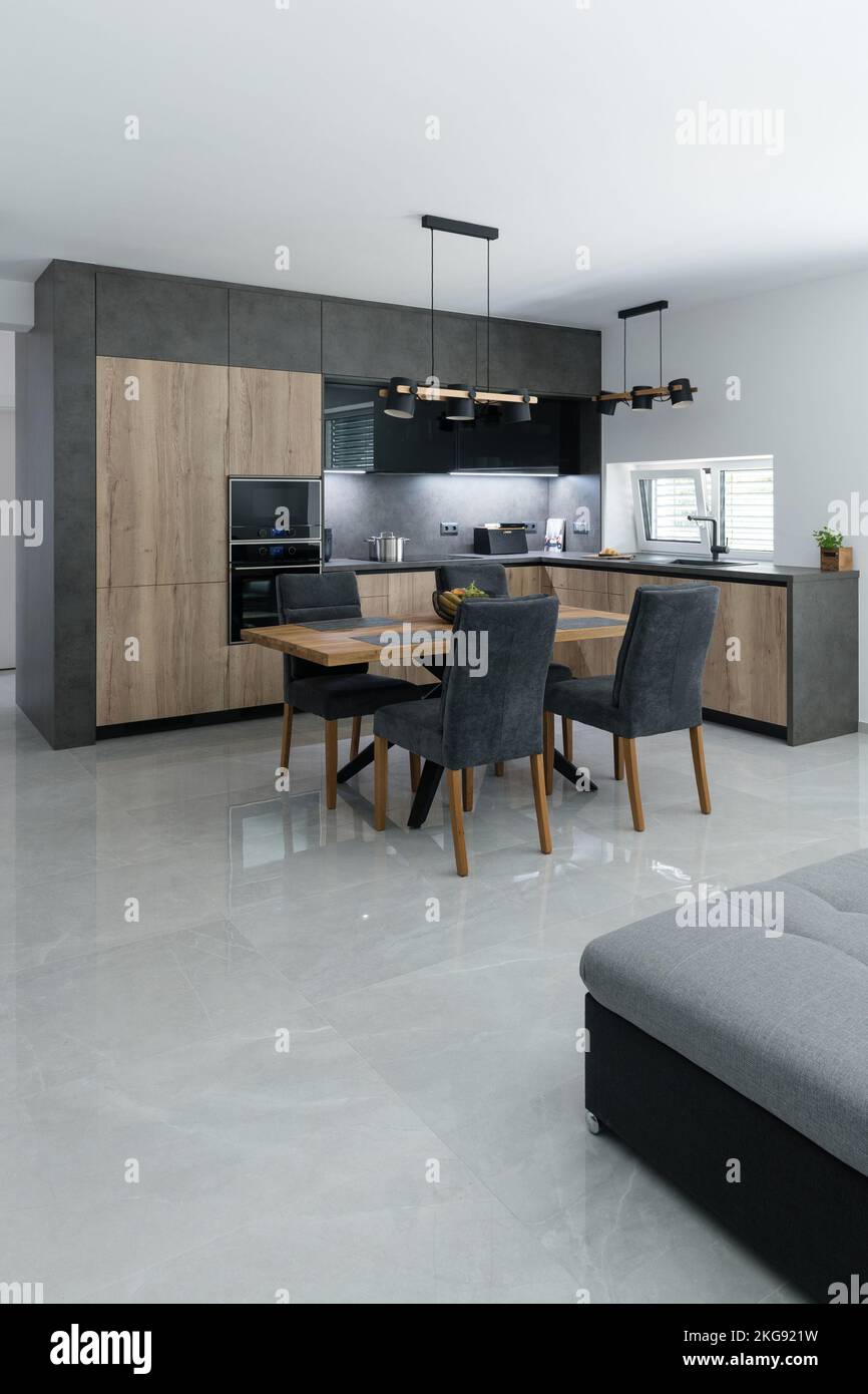 Combination of black and wood in modern kitchen with built in