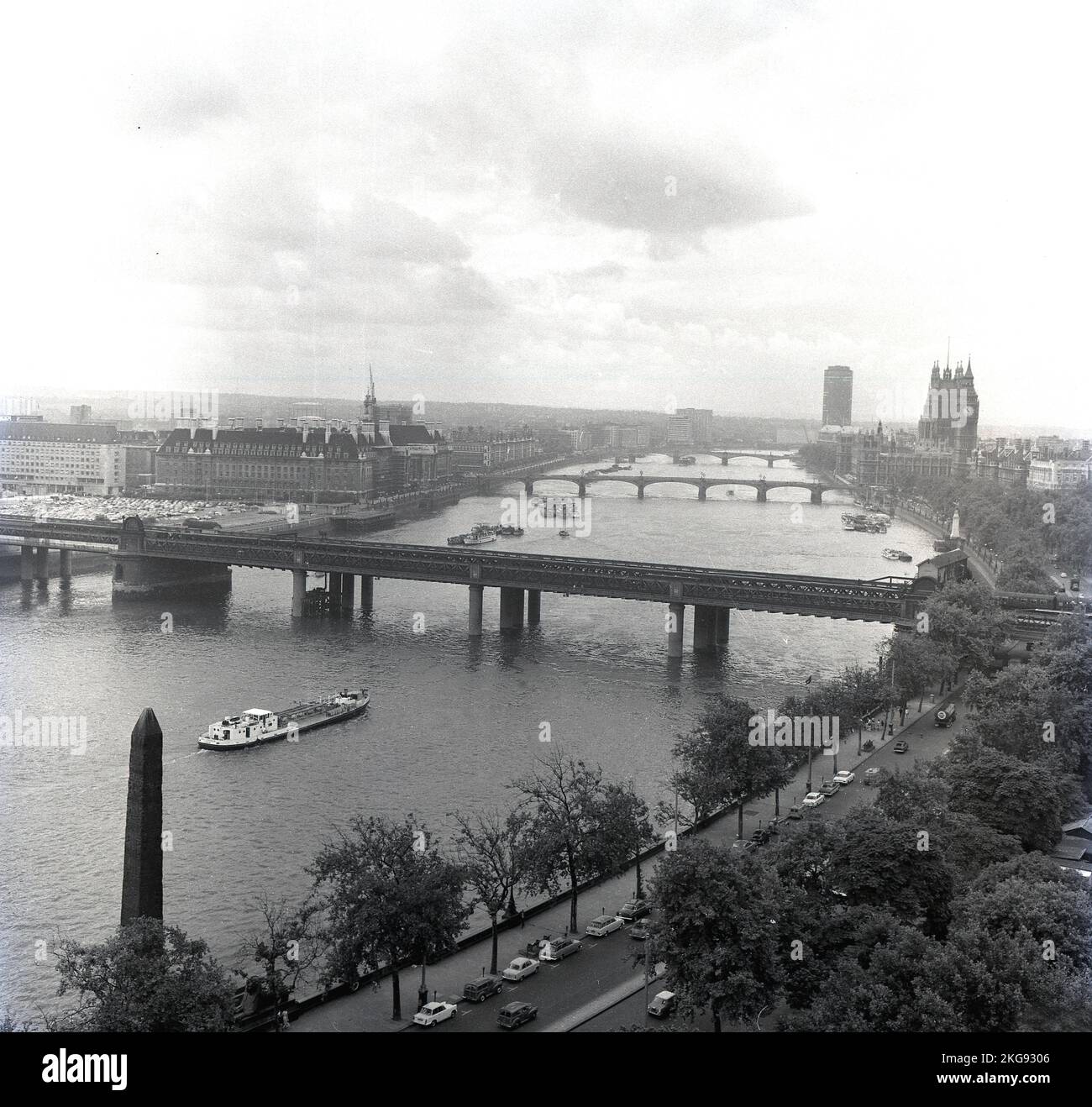 1950s, historical, view from above, possibly from the Shell Mex House, on the North side of the River Thames overlooking the Victoria Embankment, the River and the surrounding area of London. The Palace of Westminster, home of the UK Government and the Clock Tower (Big Ben) are on the right of the picture. On the near left, Cleopatra's Needle, a obelisk transported from Egypt to London in 1877. Stock Photo